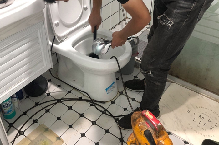 惠东马桶堵塞自己疏通还是找师傅？专业上门服务让你省时更省心